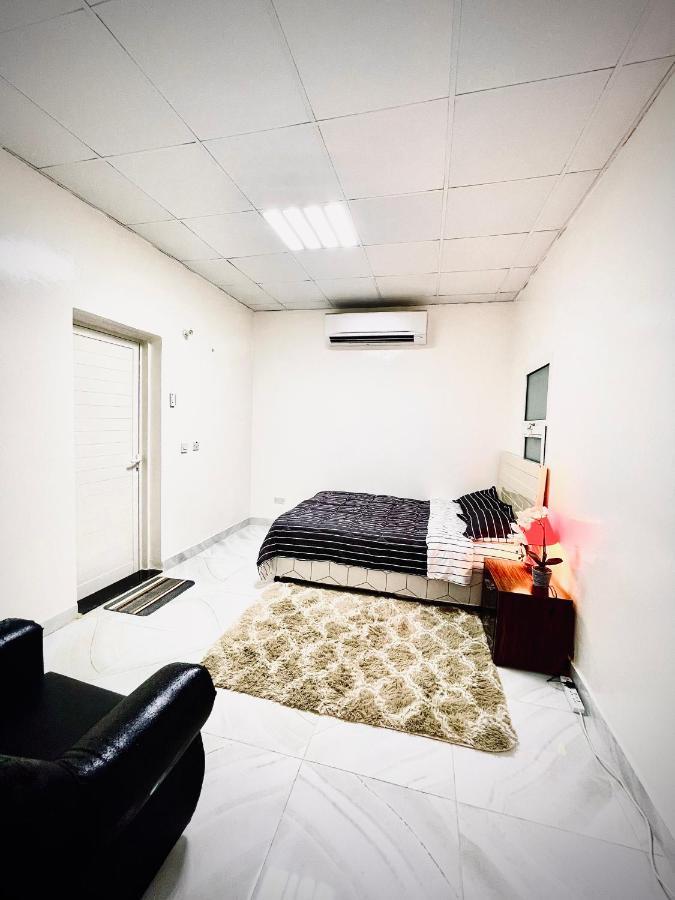 Private 2Bedroom Villa With T&B And Kitchenette Near Abu Dhabi International Airport Exterior photo